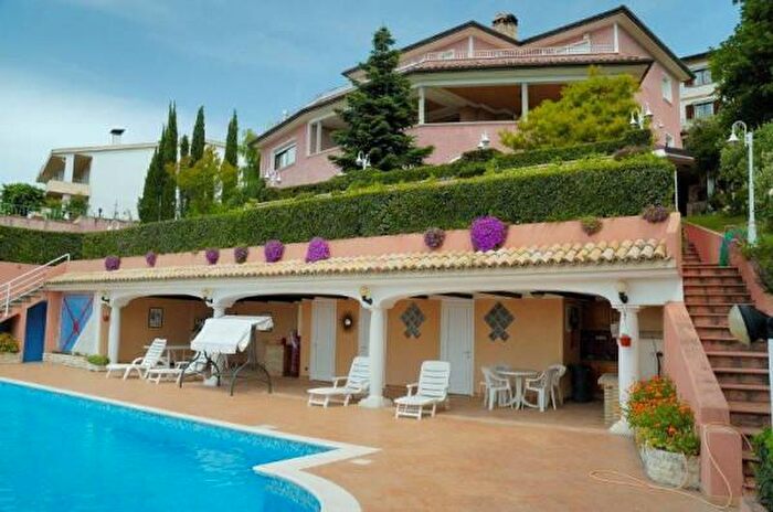 Casa con 6 locali in vendita in Perugia