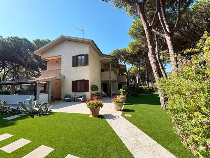 Casa con 6 locali in vendita in Via della Tinca, Grosseto