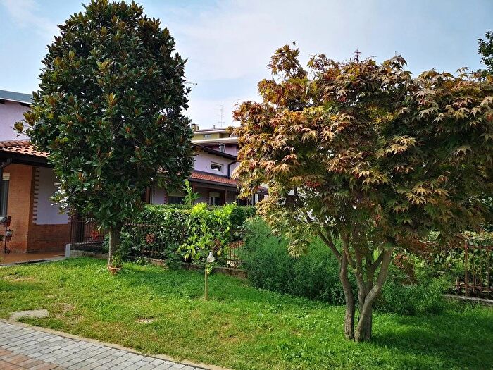 Casa trilocale in vendita in Via Antonio Galimberti Scanzorosciate, Scanzorosciate