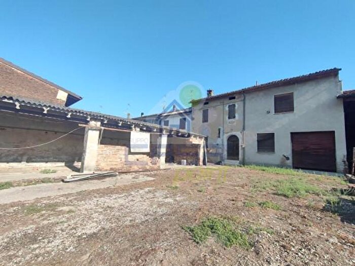 Casa con 6 locali in vendita in Via Ardigò, Casteldidone