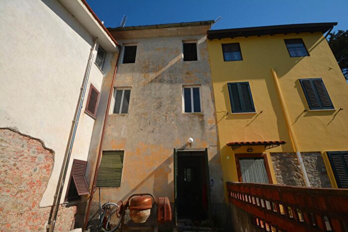 Casa con 5 locali in vendita in Lucca