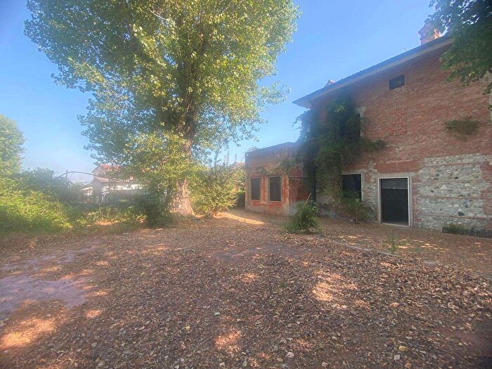 Casa con 10 locali in vendita in Caratta, Gossolengo