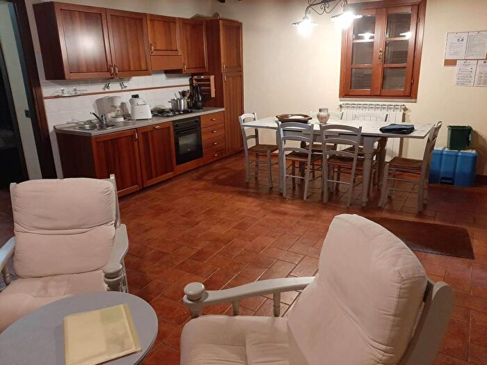 Casa quadrilocale in affitto in via calcesana, Calci