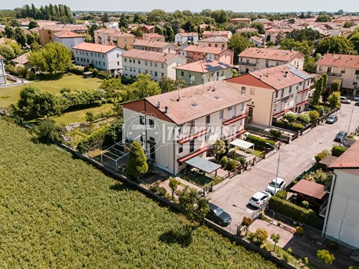 Appartamento con 5 locali in vendita in Via Rossini, Pieve Di Cento