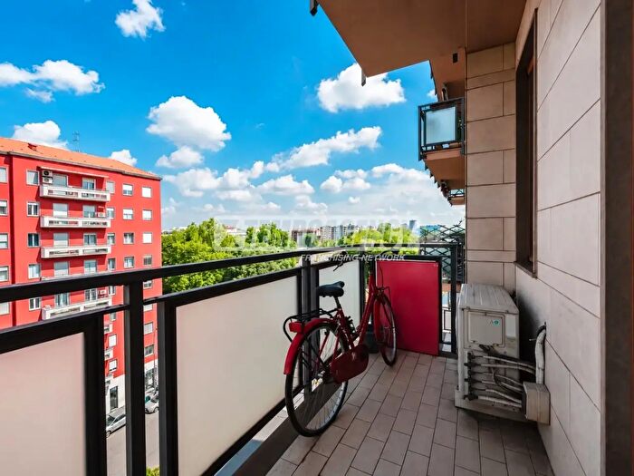 Appartamento trilocale in vendita in Viale Carlo Troya, Milano