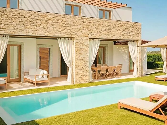 Casa con 6 locali in vendita in San Teodoro
