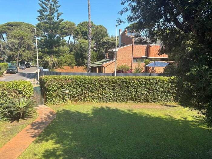Casa con 6 locali in affitto in Via Campomarino, Fregene, Fiumicino