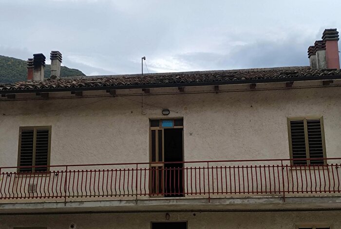 Appartamento con 5 locali in vendita in Gattuccio, Genga