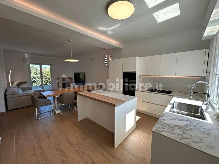 Appartamento con 5 locali in affitto in Via Ammiraglio Morin a, Forte Dei Marmi