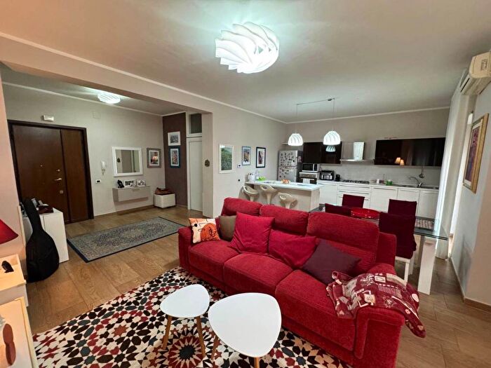 Appartamento quadrilocale in affitto in Via De Cardona, Centro, Cosenza