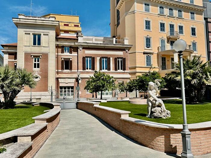 Appartamento trilocale in affitto in Via Aniene, Pinciano Villa Ada, Roma