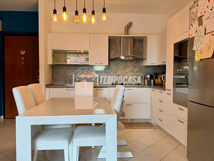 Appartamento trilocale in vendita in Via Cesare Cantù, Missaglia