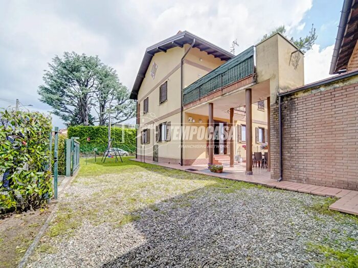 Appartamento quadrilocale in vendita in Via Como, Besnate