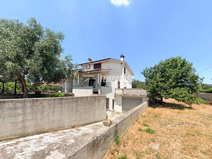 Casa quadrilocale in vendita in Via Ponton dell'Elce, Anguillara Sabazia