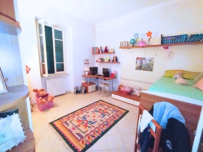 Appartamento trilocale in vendita in Carrara