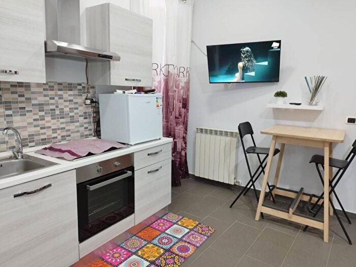 Appartamento trilocale in affitto in Gradini Forcella, Tribunali, Napoli