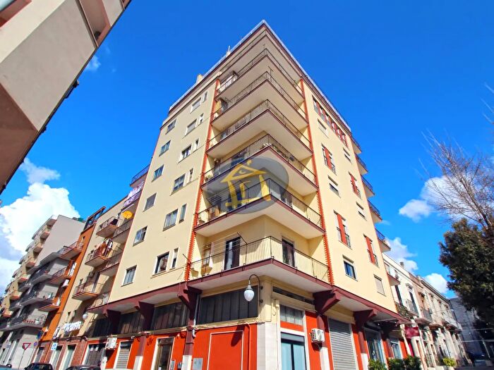 Appartamento con 5 locali in vendita in Via Stefano Senna, Putignano