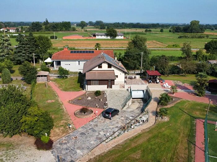 Casa quadrilocale in vendita in Via del Vallone, Frossasco