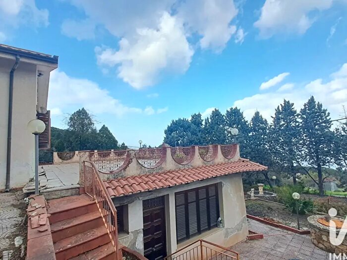 Casa con 7 locali in vendita in Via Lancenia, Cefalu'