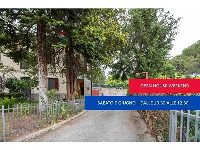 Casa con 7 locali in vendita in Via Dante Alighieri, Rosora