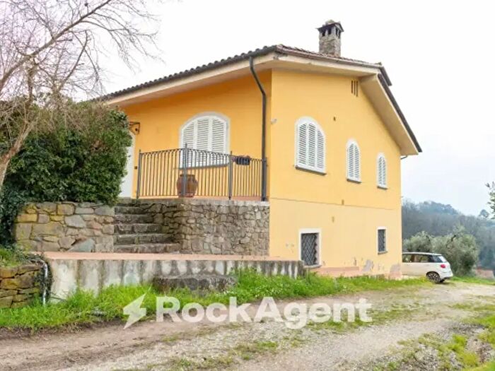 Casa con 6 locali in vendita in Via della Tinaia, Montecarlo