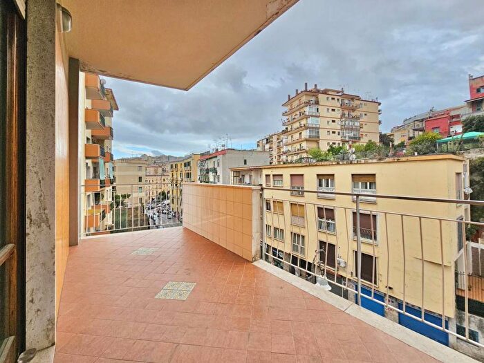 Appartamento con 5 locali in affitto in Via Giacinto Gigante, Arenella, Napoli