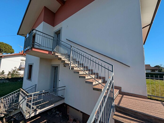 Appartamento con 5 locali in vendita in Via Pertini Snc, Capriva Del Friuli