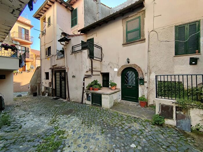 Appartamento trilocale in vendita in Via Silvia, Ariccia