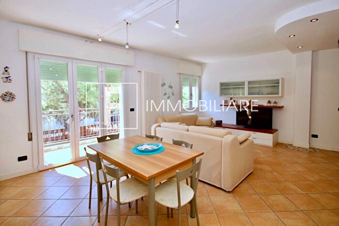 Appartamento trilocale in vendita in Via Ugo Foscolo, Jesolo