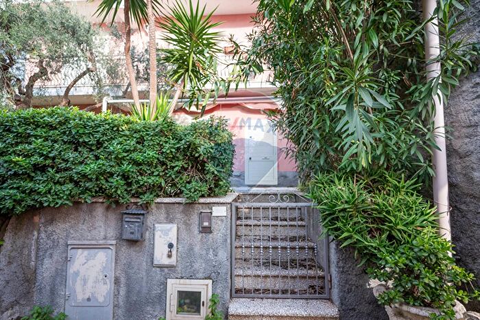 Casa con 13 locali in vendita in Contrada Postoleone, Graniti