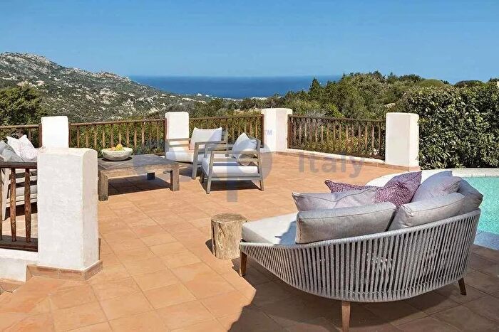 Casa con 7 locali in vendita in Arzachena