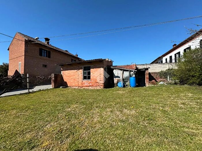 Casa quadrilocale in vendita in Frazione Vaglierano Paese, Asti