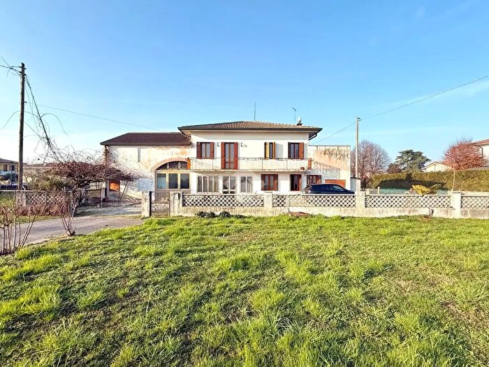 Casa con 6 locali in vendita in Via Kennedy, San Giorgio In Bosco