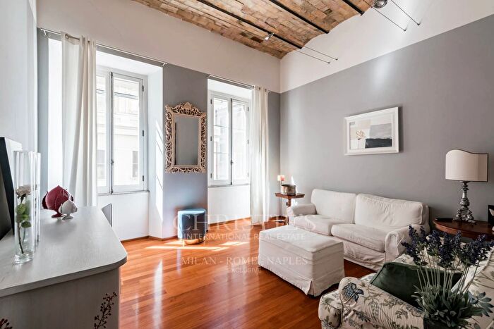 Appartamento con 6 locali in vendita in Via Leonina, Roma