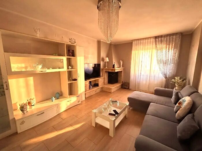 Casa con 5 locali in vendita in Via Gorizia, Mondragone