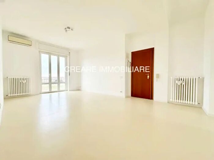 Appartamento trilocale in affitto in Via Martino Bassi, Milano