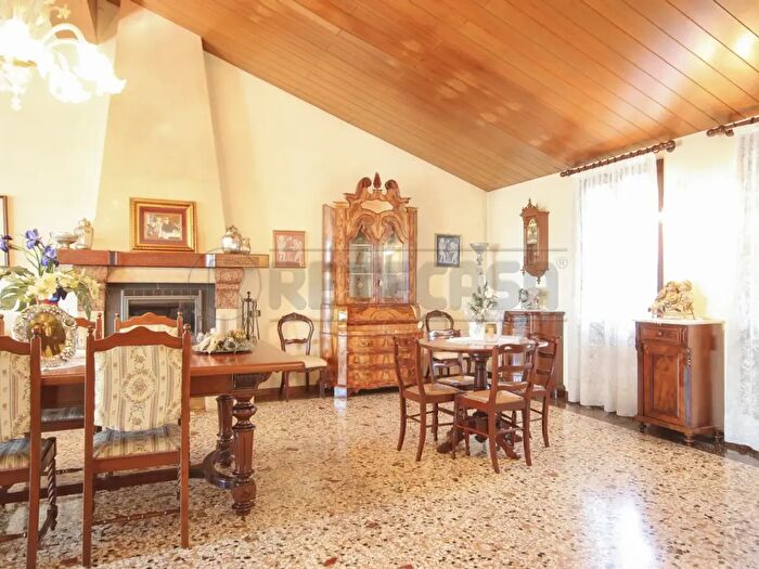 Casa con 10 locali in vendita in Via Stradone, Torri Di Quartesolo