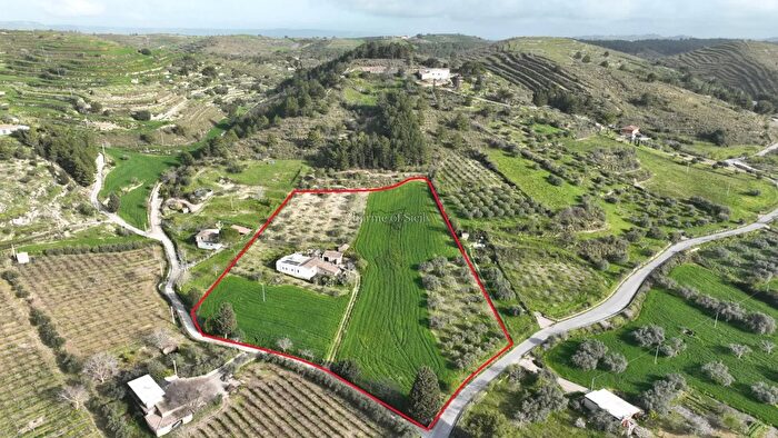 Casa quadrilocale in vendita in Giarratana