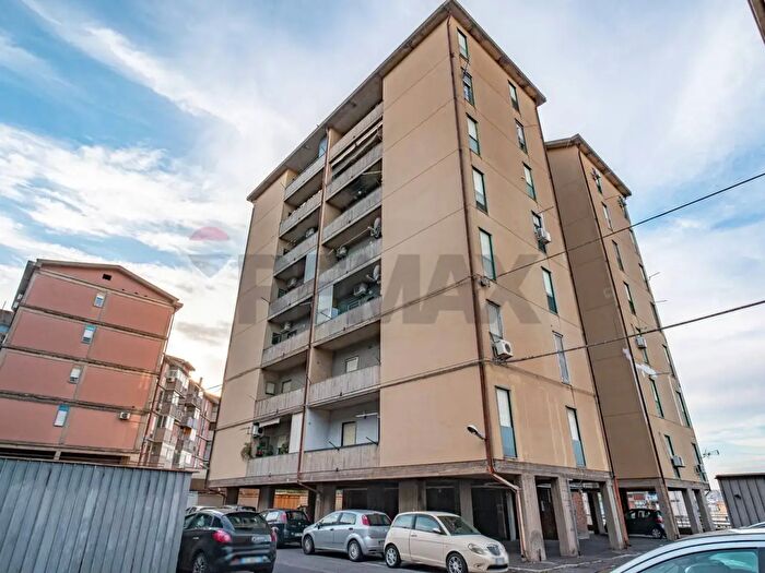 Appartamento quadrilocale in vendita in Via Salvatore Salomone Marino, Catania