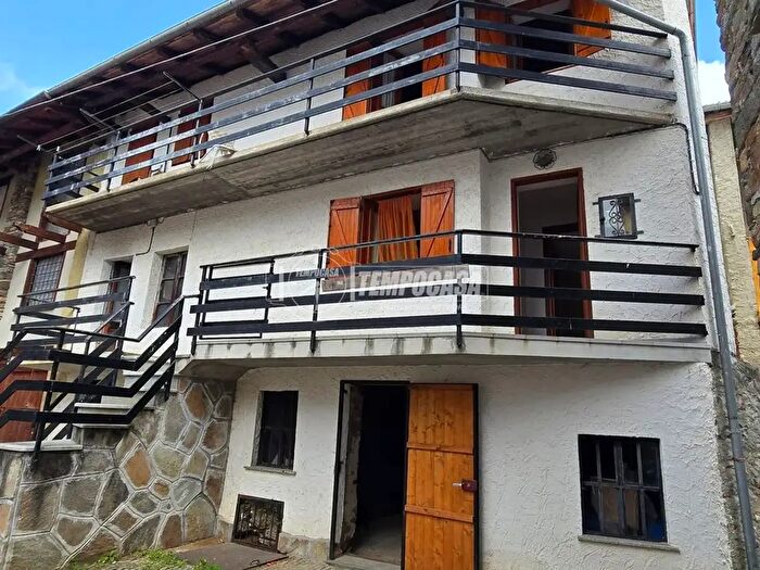 Appartamento con 6 locali in vendita in Viu'