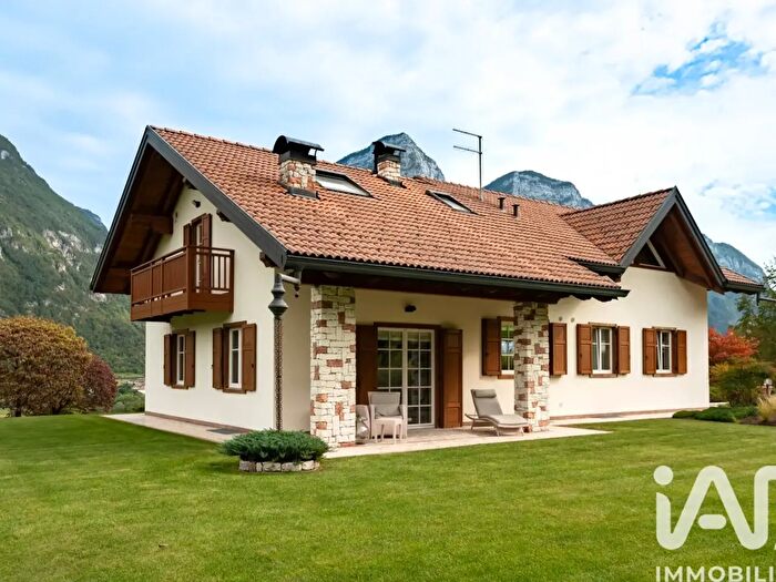 Casa con 5 locali in vendita in Via Brustolae, Castel Ivano