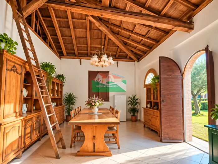 Casa con 8 locali in vendita in Via Petrosa, Ravenna