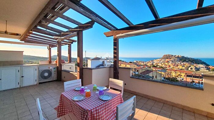 Appartamento trilocale in vendita in Via Eleonora dArborea, Castelsardo