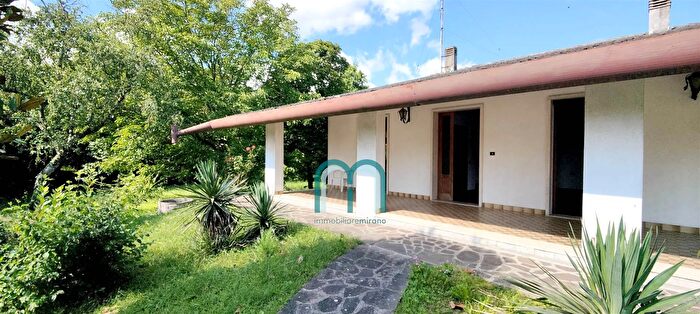 Casa con 10 locali in vendita in Via Circonvallazione Salzano, Salzano