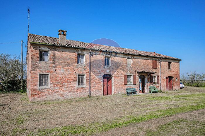 Casa con 7 locali in vendita in Via Raffaello, Voghiera
