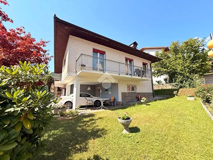 Casa con 6 locali in vendita in Via Monsignor d Caproni, Levico Terme