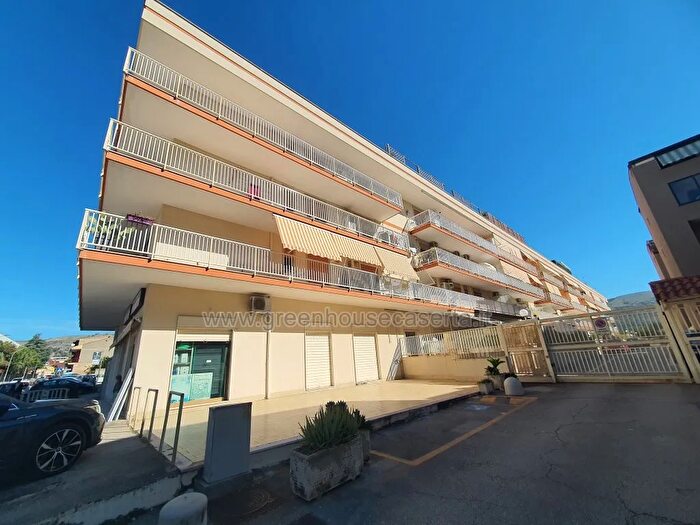 Appartamento quadrilocale in vendita in Via Capitano Luigi Laviano, Caserta