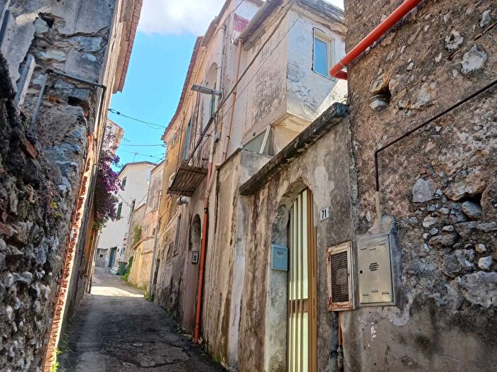 Casa con 6 locali in vendita in Via Montecasino, Salerno