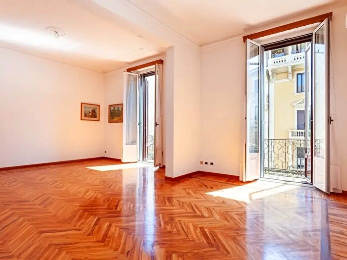 Appartamento con 8 locali in vendita in Viale San Michele del Carso, Milano