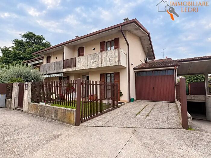 Casa con 6 locali in vendita in Via Fratelli Sinigaglia, San Giovanni Lupatoto